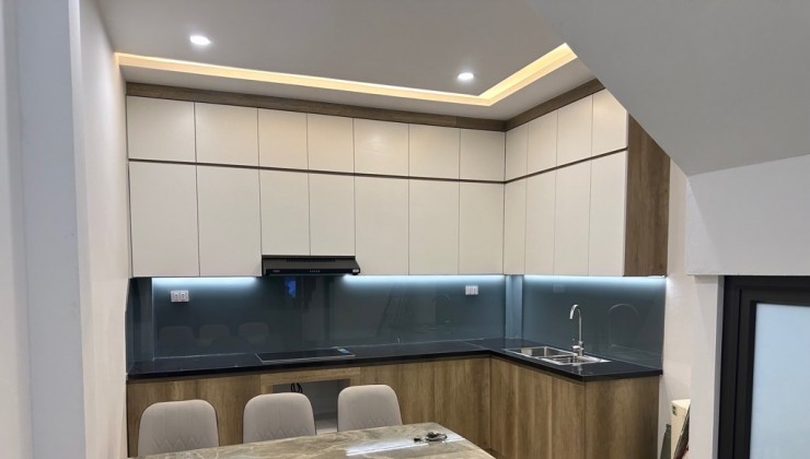 Bán nhà Phố Ngô Gia Tự  ,Dt 30m2, 4 tầng , Giá chào nhỉnh 4 tỷ ,Ngõ Oto thông  đỗ cửa